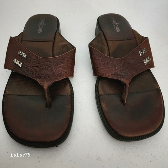 Minnetonka Tooled Embossed Leather Thong Flip Flop Slides Sandals Size 10 - Picture 1 of 14